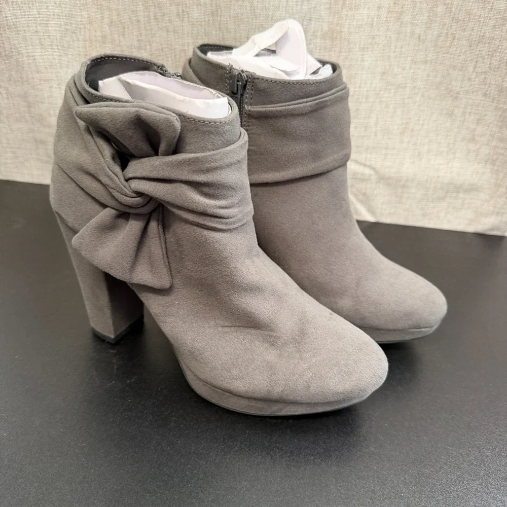 LC‎ Lauren Conrad Ankle Booties Women's 8M Gray Side Bow Block Heel Side Zip Fun